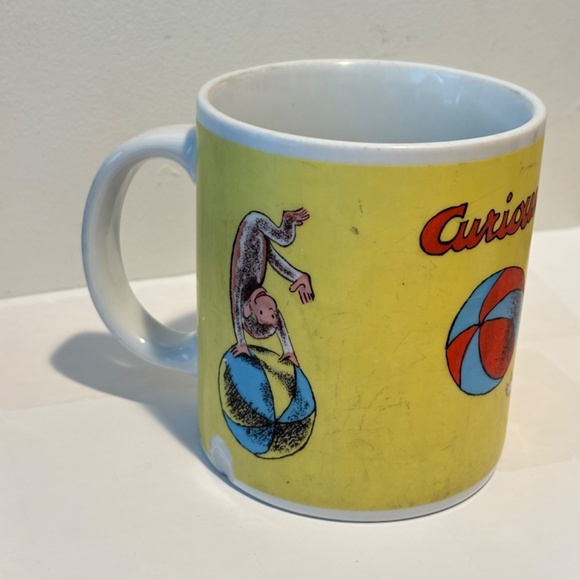 Vintage Curious George Mug 1997 Santa Barbara Ceramic Yellow Beach Ball 90s CHIP - Picture 3 of 7